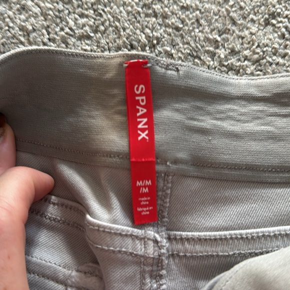 Spanx high waist skinny cargo pants in gray. Size medium - Picture 6 of 6